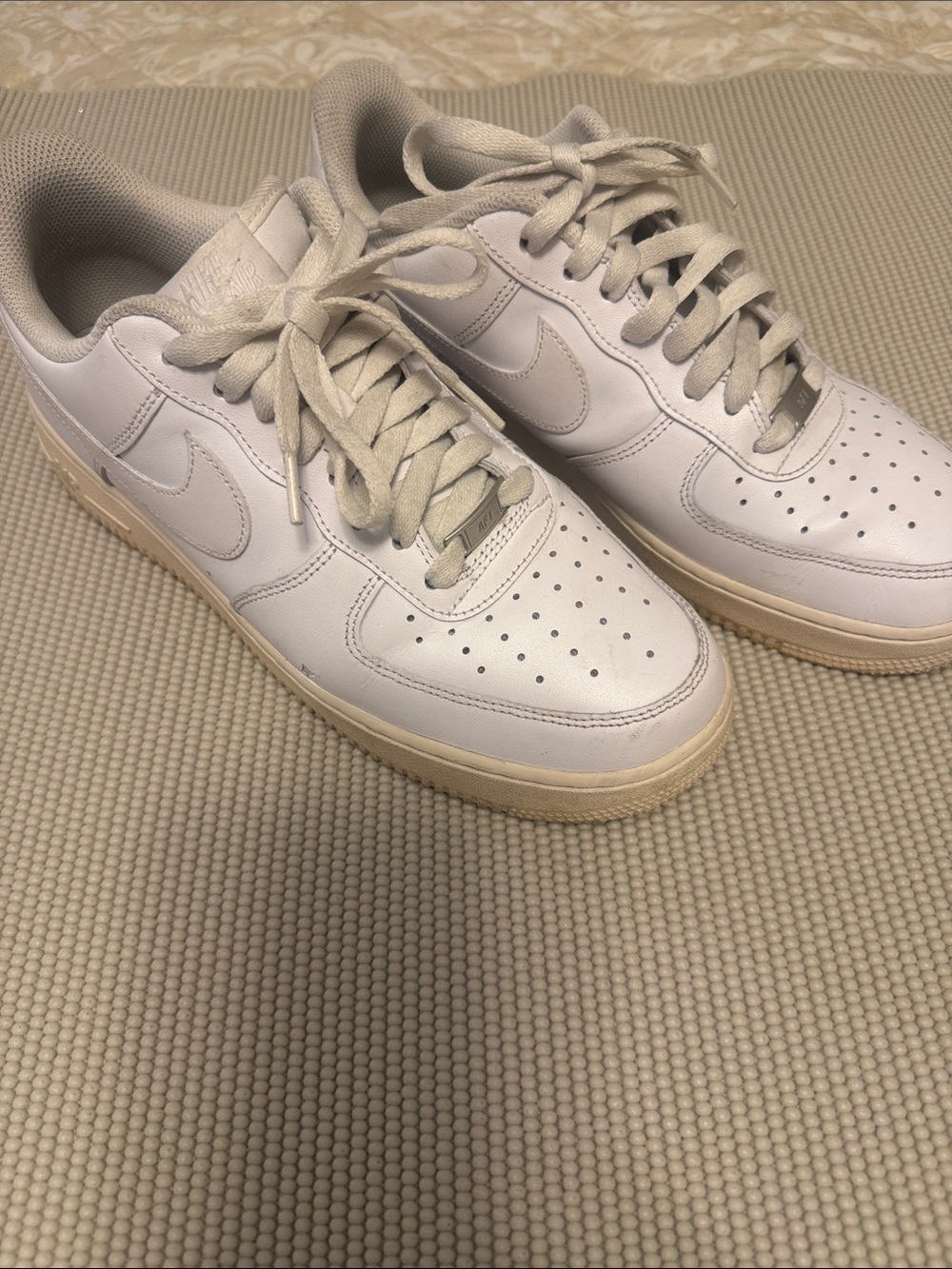 Nike Men’s White Low-Top Leather Sneakers with Off-White Sole (USED)